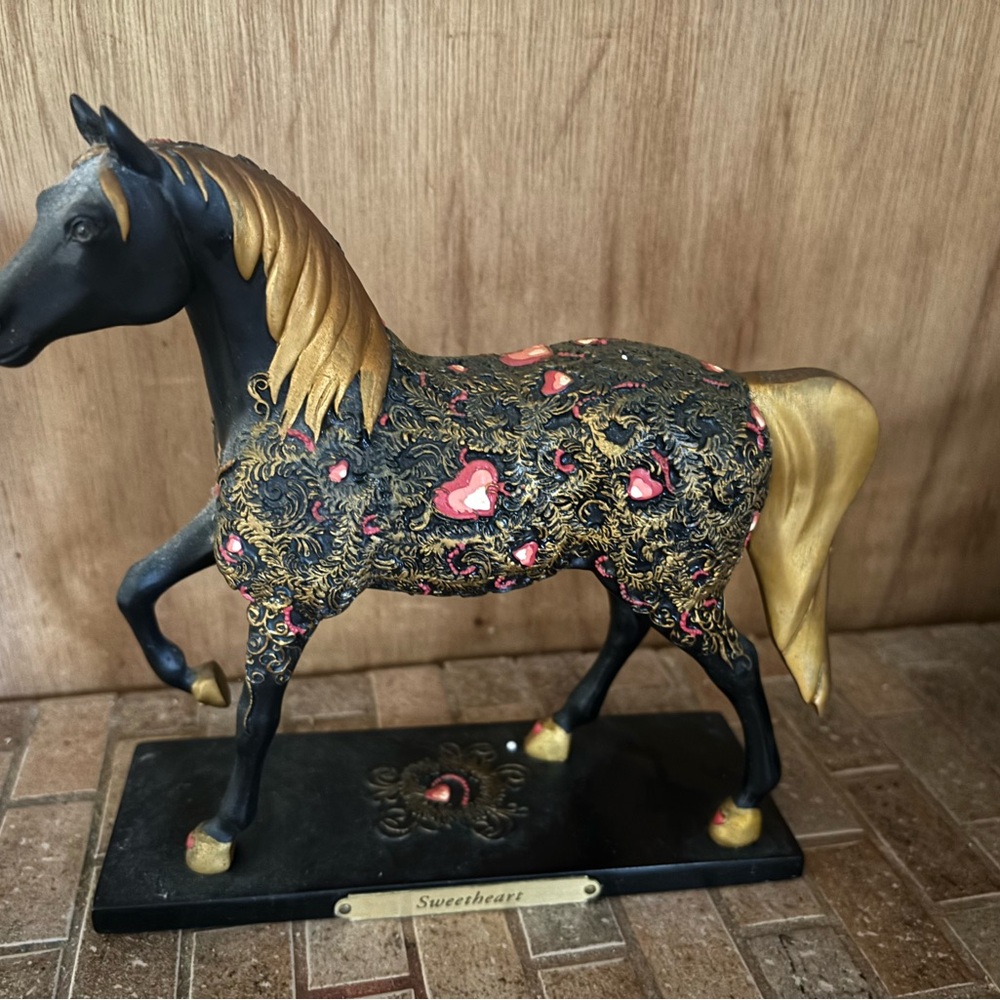 Trail of Painted Ponies, sweetheart horse (Valentine Special) limited time